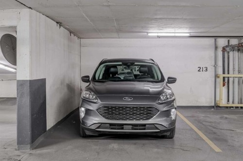706-1118 12 Avenue Sw, Calgary, AB - Indoor Photo Showing Garage