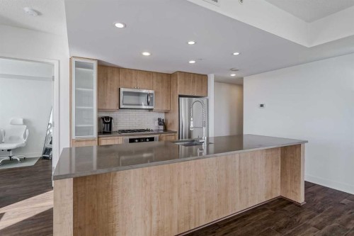 706-1118 12 Avenue Sw, Calgary, AB - Indoor Photo Showing Kitchen