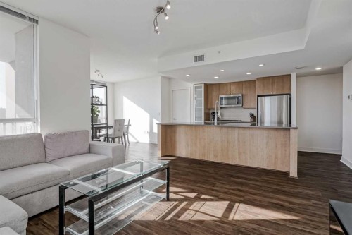 706-1118 12 Avenue Sw, Calgary, AB - Indoor Photo Showing Living Room