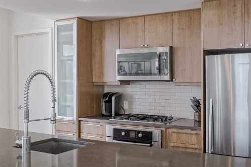 706-1118 12 Avenue Sw, Calgary, AB - Indoor Photo Showing Kitchen With Upgraded Kitchen