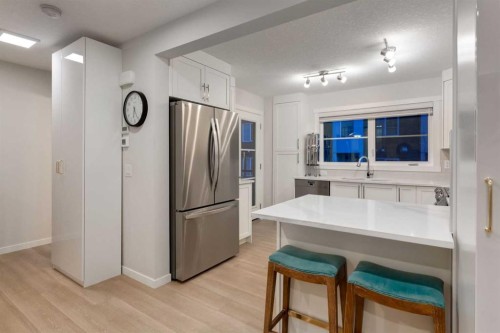 605-474 Seton Circle Se, Calgary, AB - Indoor Photo Showing Kitchen With Upgraded Kitchen