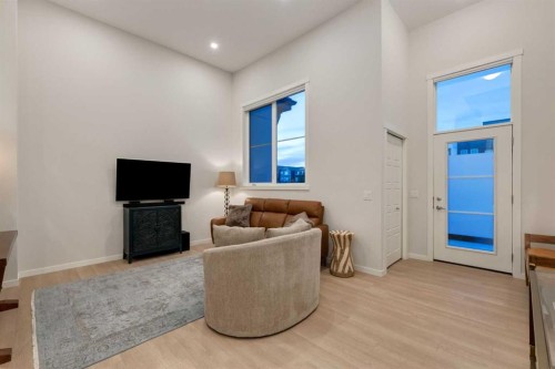 605-474 Seton Circle Se, Calgary, AB - Indoor