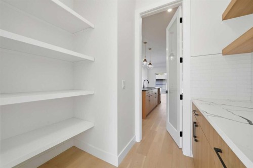 2412 29 Avenue Sw, Calgary, AB - Indoor With Storage