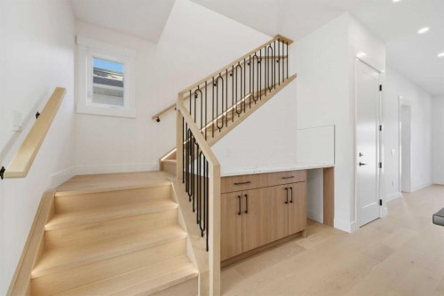 2412 29 Avenue Sw, Calgary, AB - Indoor Photo Showing Other Room