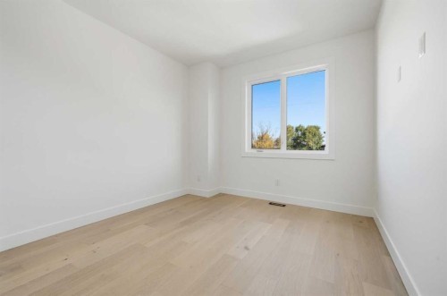 2412 29 Avenue Sw, Calgary, AB - Indoor Photo Showing Other Room