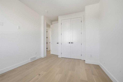 2412 29 Avenue Sw, Calgary, AB - Indoor Photo Showing Other Room