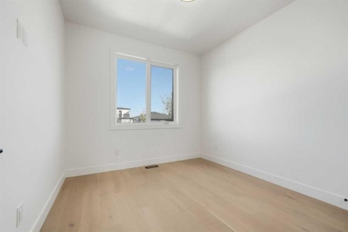 2412 29 Avenue Sw, Calgary, AB - Indoor Photo Showing Other Room
