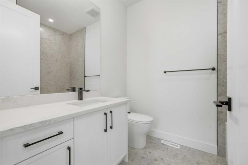2412 29 Avenue Sw, Calgary, AB - Indoor Photo Showing Bathroom