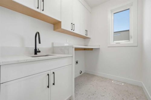 2412 29 Avenue Sw, Calgary, AB - Indoor