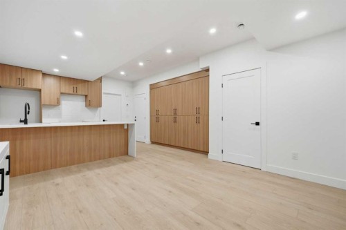 2412 29 Avenue Sw, Calgary, AB - Indoor Photo Showing Kitchen