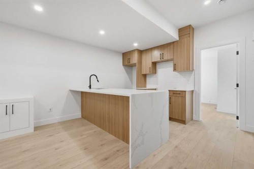 2412 29 Avenue Sw, Calgary, AB - Indoor Photo Showing Kitchen