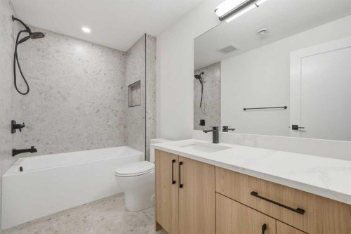 2412 29 Avenue Sw, Calgary, AB - Indoor Photo Showing Bathroom