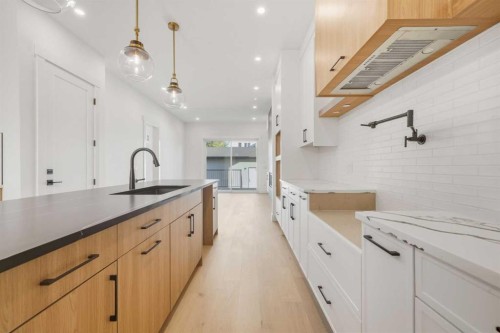 2412 29 Avenue Sw, Calgary, AB - Indoor Photo Showing Kitchen