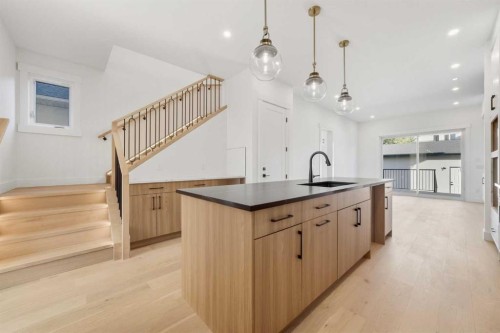 2412 29 Avenue Sw, Calgary, AB - Indoor Photo Showing Kitchen