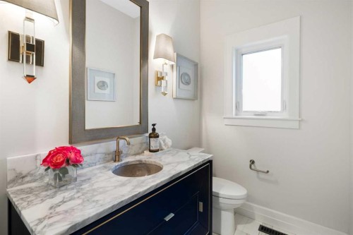 30 Dunes Drive, Desert Blume, AB - Indoor Photo Showing Bathroom