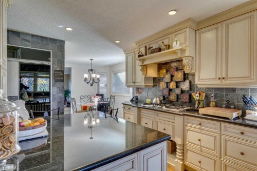 1302 Frontenac Avenue Sw, Calgary, AB - Indoor Photo Showing Kitchen