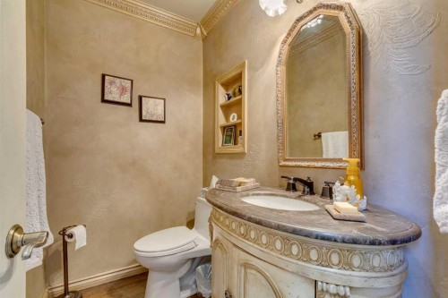 1302 Frontenac Avenue Sw, Calgary, AB - Indoor Photo Showing Bathroom