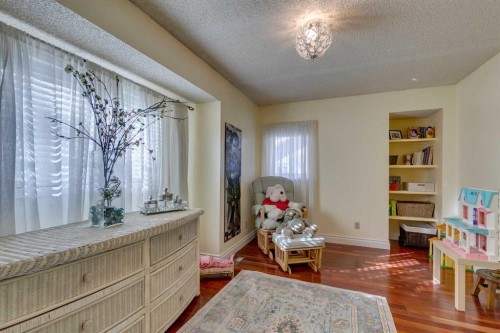 1302 Frontenac Avenue Sw, Calgary, AB - Indoor