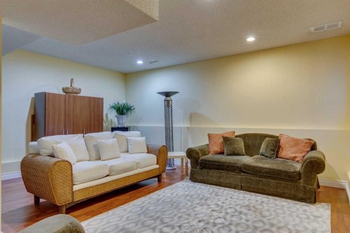 1302 Frontenac Avenue Sw, Calgary, AB - Indoor