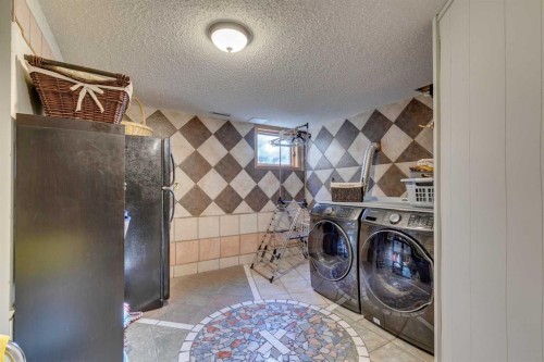 1302 Frontenac Avenue Sw, Calgary, AB - Indoor Photo Showing Laundry Room