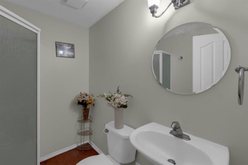 186 Everglen Rise Sw, Calgary, AB - Indoor Photo Showing Bathroom