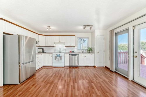 139 Bridlewood Circle Sw, Calgary, AB - Indoor Photo Showing Kitchen