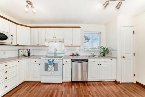 139 Bridlewood Circle Sw, Calgary, AB - Indoor Photo Showing Kitchen