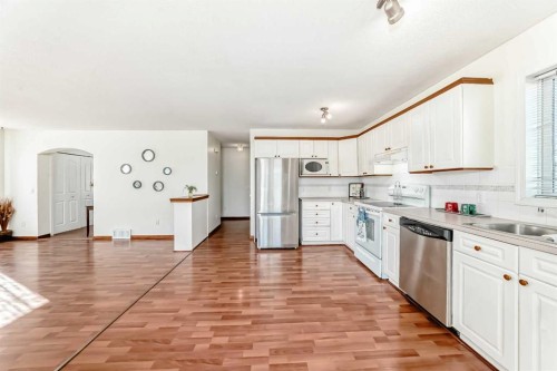 139 Bridlewood Circle Sw, Calgary, AB - Indoor Photo Showing Kitchen