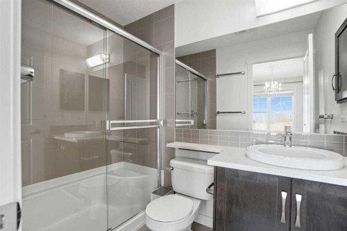 22 Nolan Hill Gate Nw, Calgary, AB - Indoor Photo Showing Bathroom