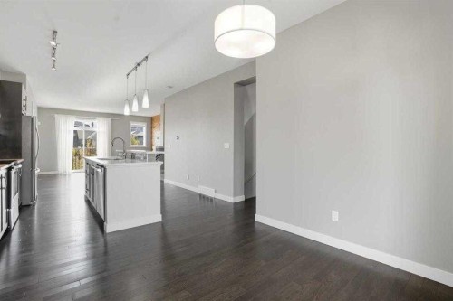 22 Nolan Hill Gate Nw, Calgary, AB - Indoor Photo Showing Kitchen