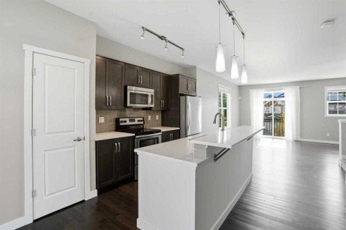 22 Nolan Hill Gate Nw, Calgary, AB - Indoor Photo Showing Kitchen With Upgraded Kitchen