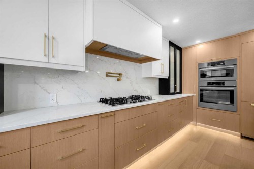 4239 Vauxhall Crescent Nw, Calgary, AB - Indoor Photo Showing Kitchen