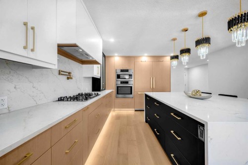 4239 Vauxhall Crescent Nw, Calgary, AB - Indoor Photo Showing Kitchen