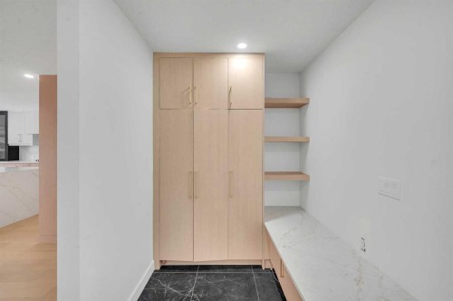 4239 Vauxhall Crescent Nw, Calgary, AB - Indoor