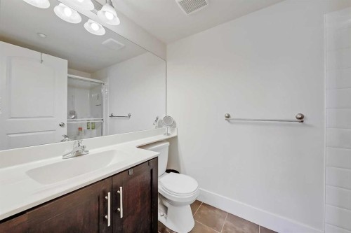 112-380 Marina Drive, Chestermere, AB - Indoor Photo Showing Bathroom