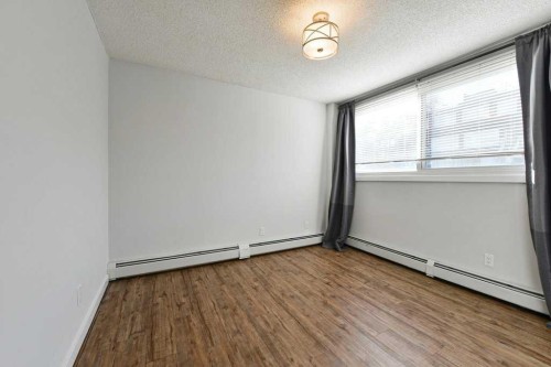204-2220 16A Street Sw, Calgary, AB - Indoor Photo Showing Other Room