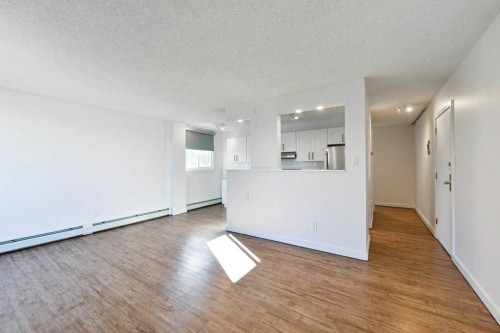 204-2220 16A Street Sw, Calgary, AB - Indoor Photo Showing Other Room