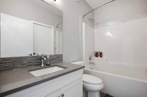212 Magnolia Heath Se, Calgary, AB - Indoor Photo Showing Bathroom