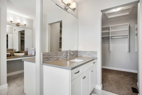 212 Magnolia Heath Se, Calgary, AB - Indoor Photo Showing Bathroom