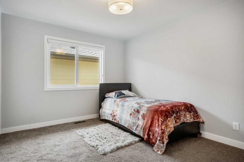 212 Magnolia Heath Se, Calgary, AB - Indoor Photo Showing Bedroom