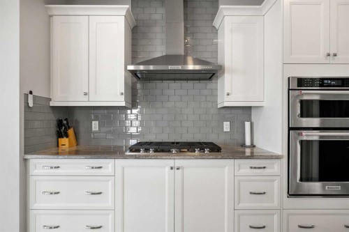 212 Magnolia Heath Se, Calgary, AB - Indoor Photo Showing Kitchen