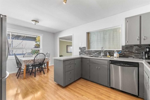 1036 17 Street Ne, Calgary, AB - Indoor Photo Showing Kitchen