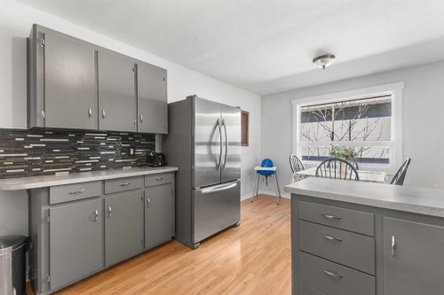 1036 17 Street Ne, Calgary, AB - Indoor Photo Showing Kitchen