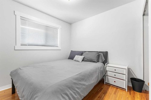 1036 17 Street Ne, Calgary, AB - Indoor Photo Showing Bedroom