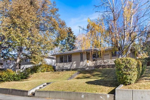 1036 17 Street Ne, Calgary, AB - Outdoor