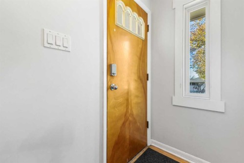 1036 17 Street Ne, Calgary, AB - Indoor Photo Showing Other Room