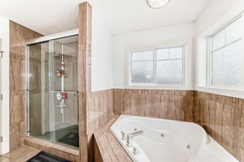 388 Kinniburgh Boulevard, Chestermere, AB - Indoor Photo Showing Bathroom