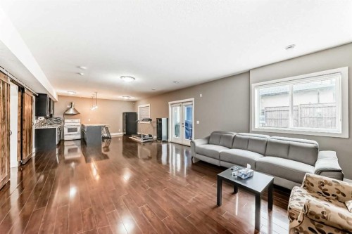 388 Kinniburgh Boulevard, Chestermere, AB - Indoor Photo Showing Living Room