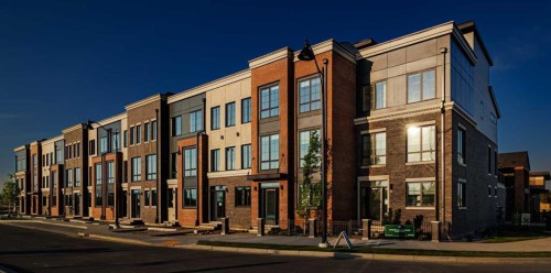 16 Greenwich Heath NW Calgary, AB T3B 6P4