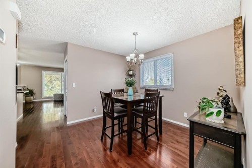 8432 Berkley Road Nw, Calgary, AB - Indoor Photo Showing Dining Room